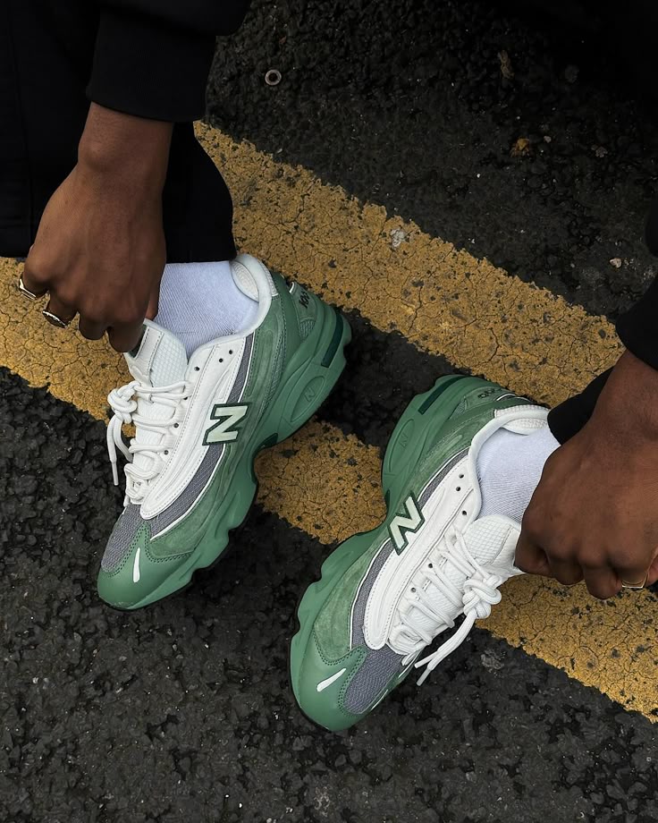 NEW BALANCE 1000 SNEAKERS